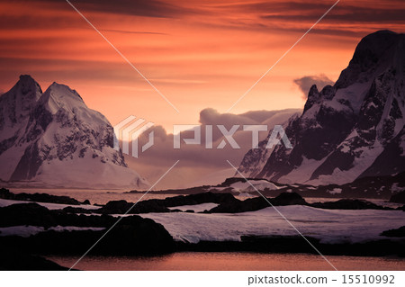 Snow-capped mountains Snow-capped mountains 15510992