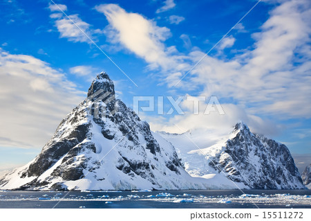 Snow-capped mountains in Antarctica Snow-capped mountains in Antarctica 15511272