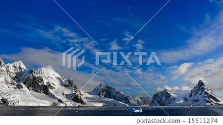 Snow-capped mountains in Antarctica Snow-capped mountains in Antarctica 15511274