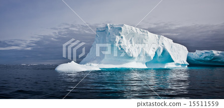 Antarctic iceberg 15511559