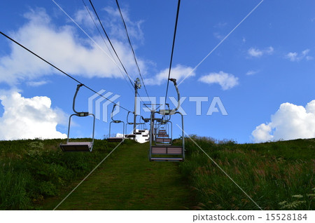 Ski lift in the plateau 15528184