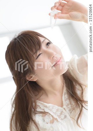 Eye drop · Young lady 15528664