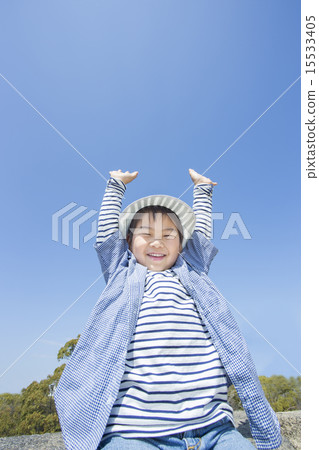 藍天和精力充沛的孩子 15533405