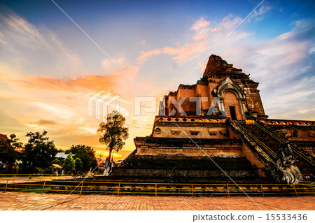 Ancient pagoda at Wat Chedi Luang temple. Ancient pagoda at Wat Chedi Luang temple. 15533436