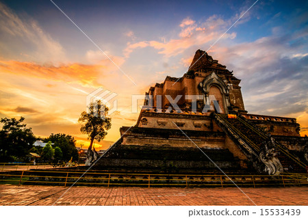 Ancient pagoda at Wat Chedi Luang temple. Ancient pagoda at Wat Chedi Luang temple. 15533439