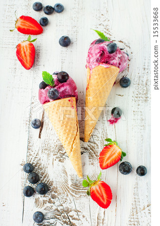 Ice Cream with fruits 15533668