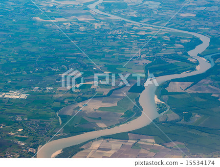 po longest italian river aerial view 15534174