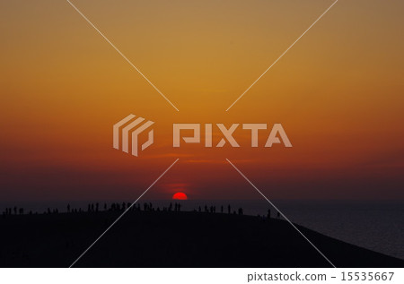 Sunset of Tottori sand dune 15535667
