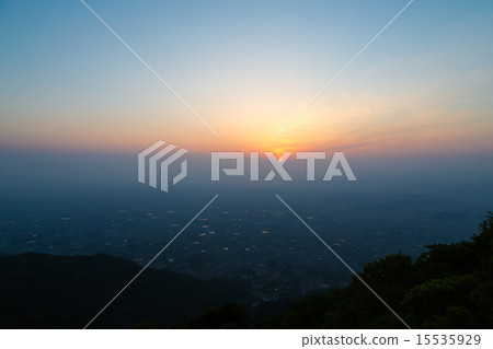 Katsuragiyama的日出 15535929