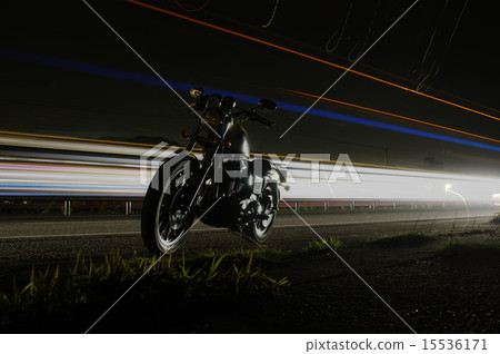 自行車和夜景 15536171