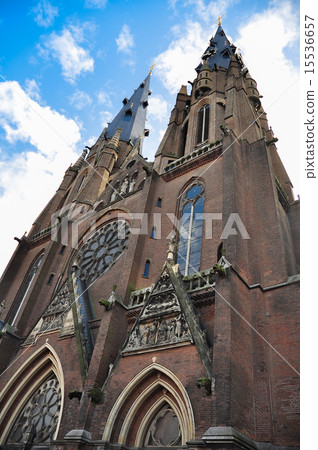 鎮的教堂 15536657