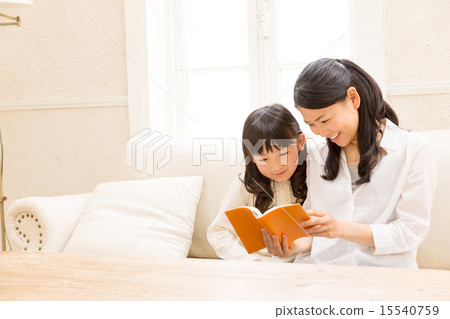 Parent-child family lifestyle image Parent-child family lifestyle image 15540759