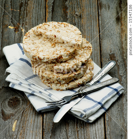 Puffed Spelt Oat Galettes 15547186