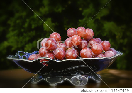 Red grapes Red grapes 15547429