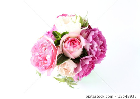 Arrangement of roses 15548935