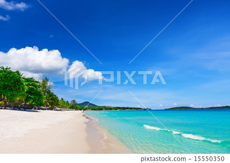 View of Chaweng beach, Koh Samui 15550350