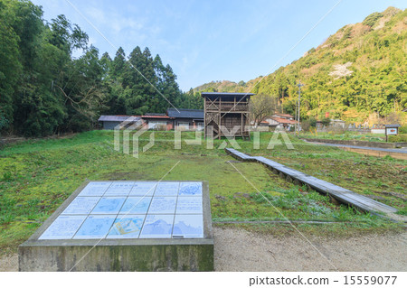 Shimogawara Fukiya廢墟在春天的早期的春天 Shimogawara Fukiya廢墟在春天的早期的春天 15559077