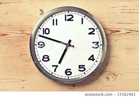 retro wall clock 15562461