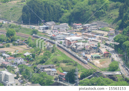 有限的快速超級Azusa從Iwazo-yama俯視中央線 有限的快速超級Azusa從Iwazo-yama俯視中央線 15563153