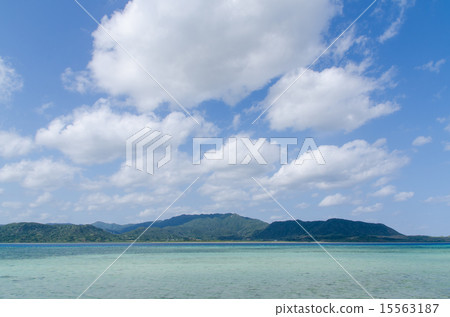 Iriomote Island seen from Okinawa Prefecture Kohamajima Hosaki Iriomote Island seen from Okinawa Prefecture Kohamajima Hosaki 15563187