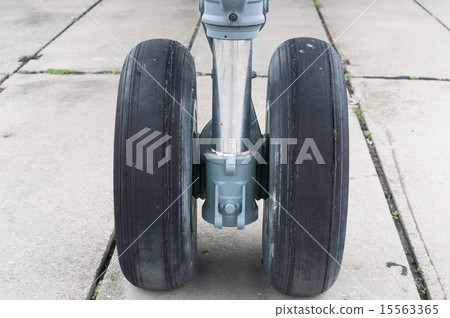 Front landing gear light aircraft on the ground 15563365