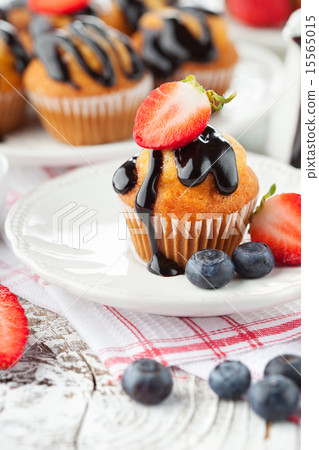 Sweet muffins with berries Sweet muffins with berries 15565015