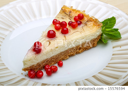 Cheesecake with berries and mint Cheesecake with berries and mint 15576594
