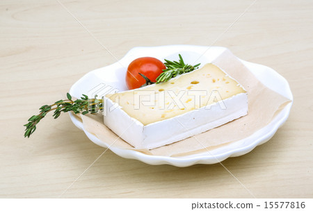 Soft brie cheese 15577816
