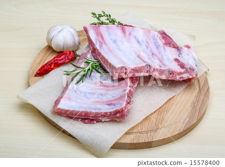 Raw pork ribs 15578400