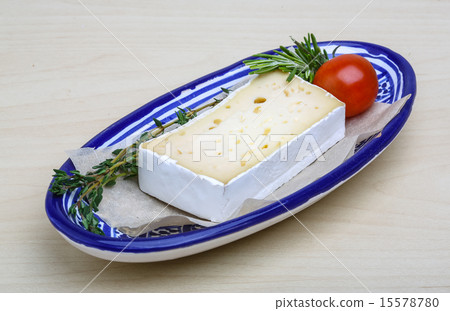 Soft brie cheese 15578780