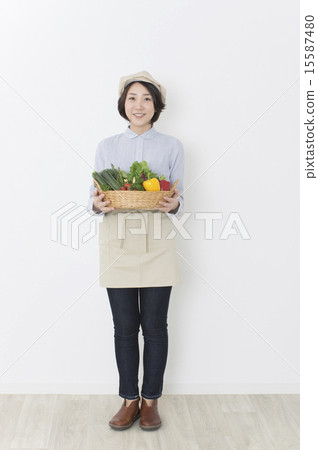Young woman with vegetables in cafe style 15587480