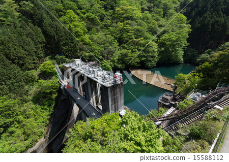 White circle dam 15588112