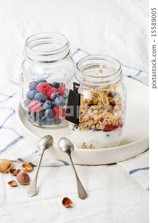 Granola with yogurt and berries Granola with yogurt and berries 15589005