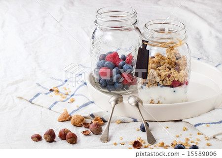 Granola with yogurt and berries Granola with yogurt and berries 15589006