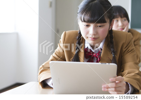 Girls junior high school students using ipad 15589254