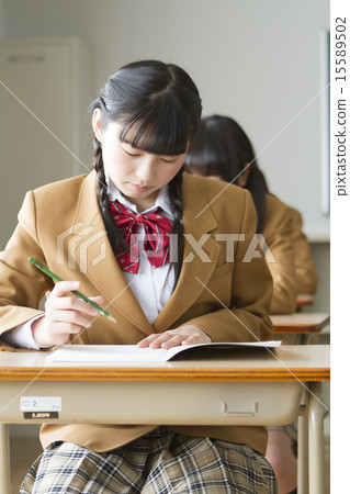 Lesson scenery of female junior high school students Lesson scenery of female junior high school students 15589502