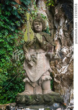 Good man sculpture Am Phu Cave Danang 15590958