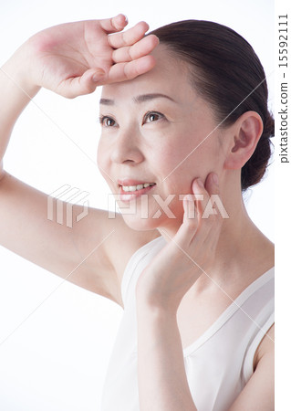 Middle beauty 15592111