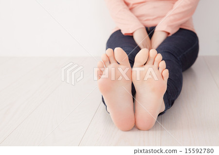 the sole of the foot, person, female 15592780