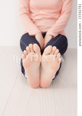 the sole of the foot, person, female 15592781