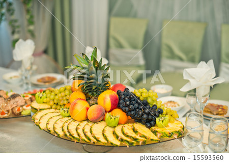 Laid the table. 15593560