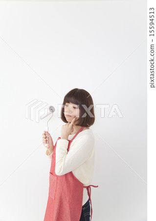 A young housewife cleaning with a colocoro image A young housewife cleaning with a colocoro image 15594513