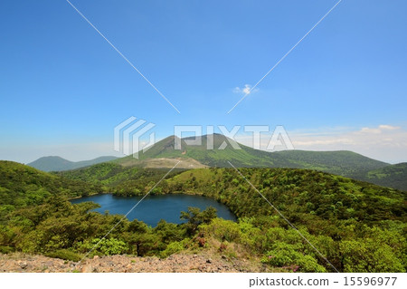 從Shiratoriyama“韓國達克(Kaku Kitakake),硫磺島和白紫色池塘(比薩池)”的霧島喇嘛山 從Shiratoriyama“韓國達克(Kaku Kitakake),硫磺島和白紫色池塘(比薩池)”的霧島喇嘛山 15596977