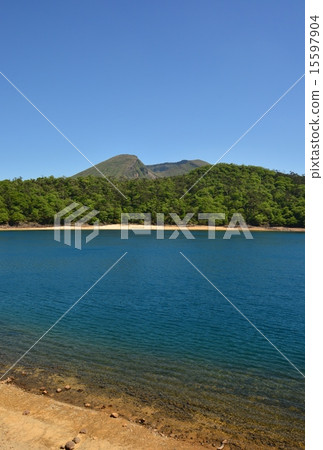 Kirishima mountain range "Rokkishon Oikei and Korean mountain (Kake dake)" 15597904