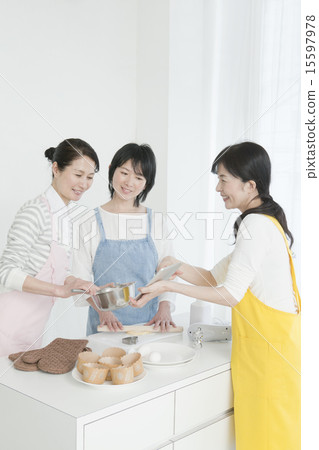 Female in her 50's to cook Female in her 50's to cook 15597978