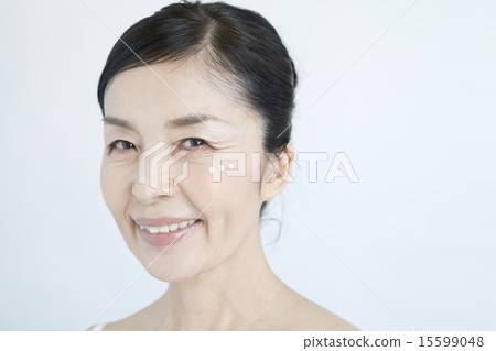 50多歲的女性皮膚護理 50多歲的女性皮膚護理 15599048