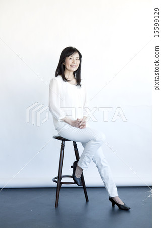 Female in her 50 15599129