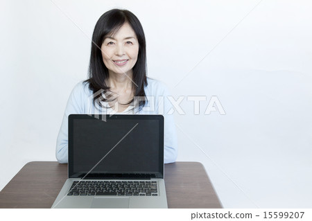 Women in their 50s who use PC 15599207