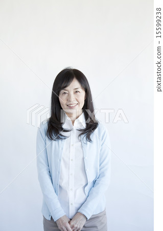 Female in her 50 15599238