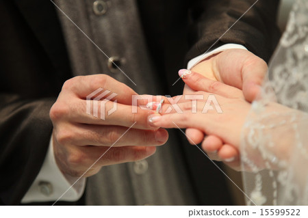 ♡ Bride and groom who exchange rings ♡ 15599522